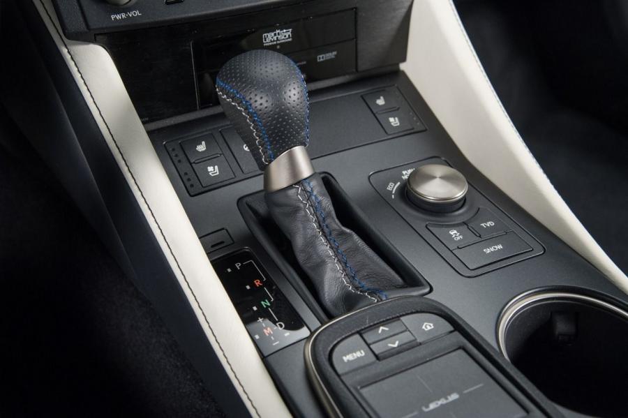 Детали интерьера Lexus RC F 2014 года  (NA) (фото 197 из 200)